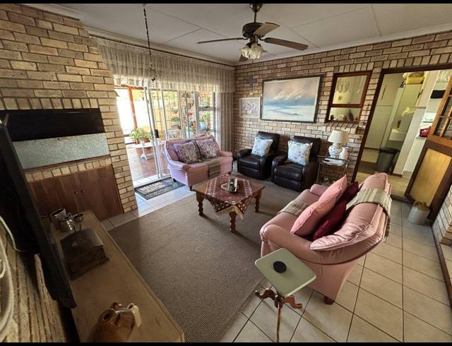5 BEDROOM HOUSE FOR SALE IN WAVECREST